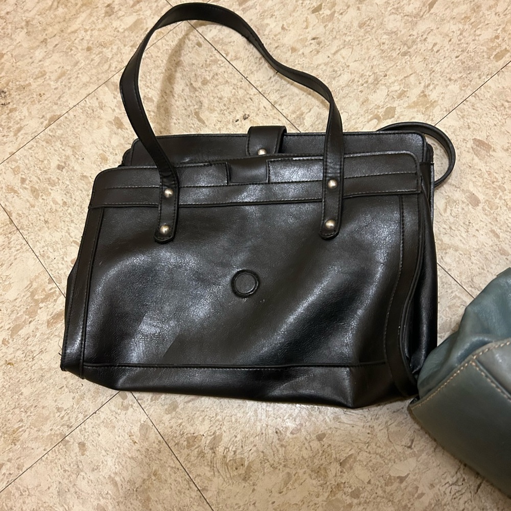 Black Leather Briefcase with Structured Design and Metal Accents